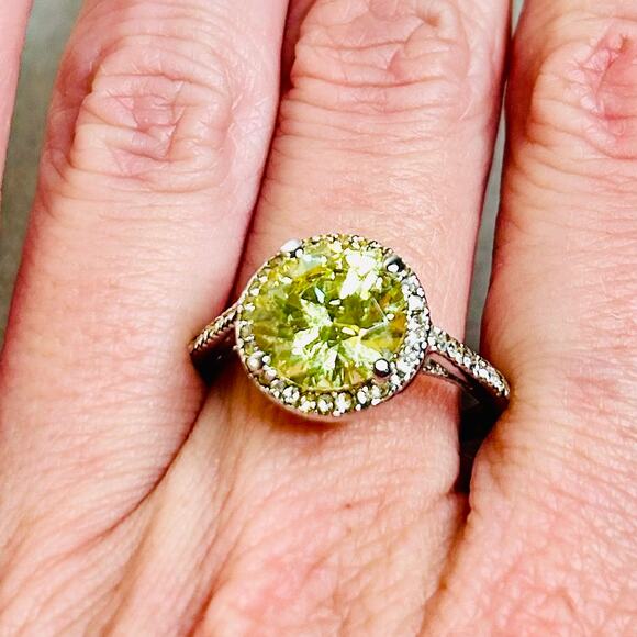Round Chartreuse CZ Halo Silver Tone Cocktail Ring Size 8 - Picture 1 of 8